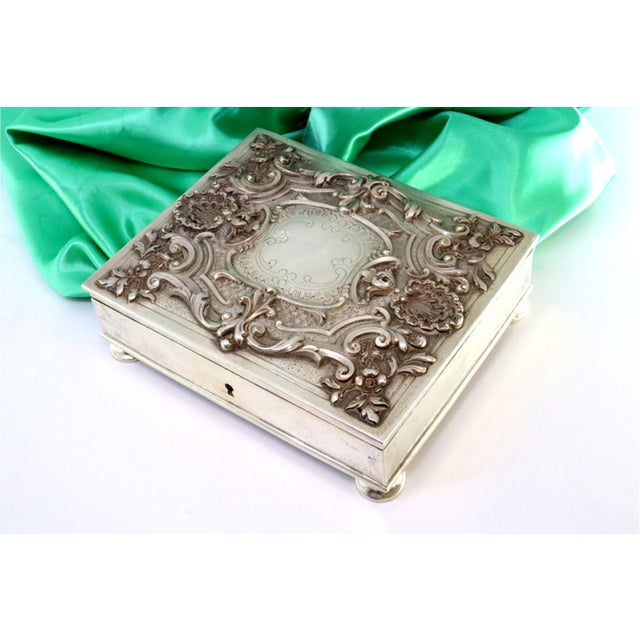 Silver Shell Jewelry Box with Reliefs and Applications For Sale - Image 9 of 9