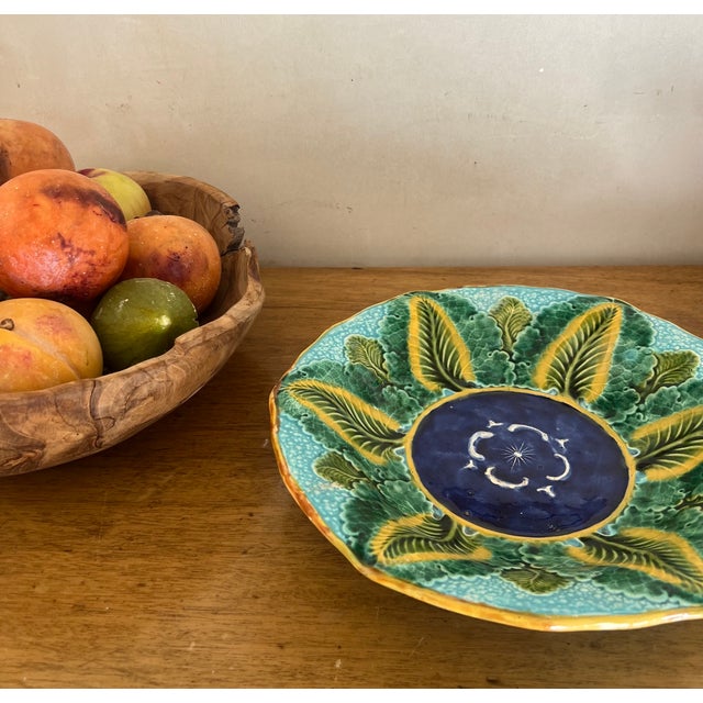 Antique majolica cauliflower pattern bowl made in England by Wedgwood in the late 19th century.