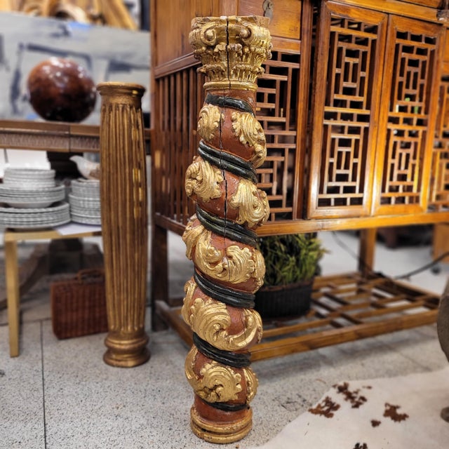 Solomonic Columns in Carved, Gilded and Polychrome Wood, 18th Century, Set of 2 For Sale - Image 3 of 18