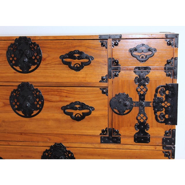 Wood Antique Japanese Matsumoto Tansu Chest on Chest - Meiji Period Keyaki Wood | Rare Kasane Tansu For Sale - Image 7 of 14