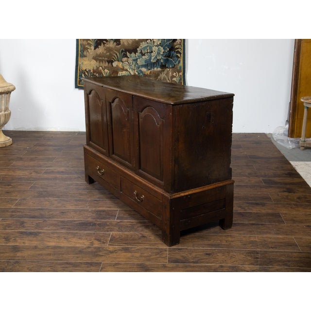 English Georgian Period 18th Century Oak Buffet with Carved Arching Doors For Sale In Atlanta - Image 6 of 12