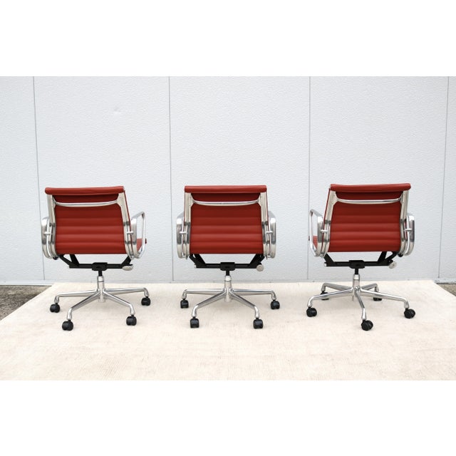 MCM Herman Miller Eames Aluminum Group Terra Cotta Leather Management Chair For Sale In New York - Image 6 of 12