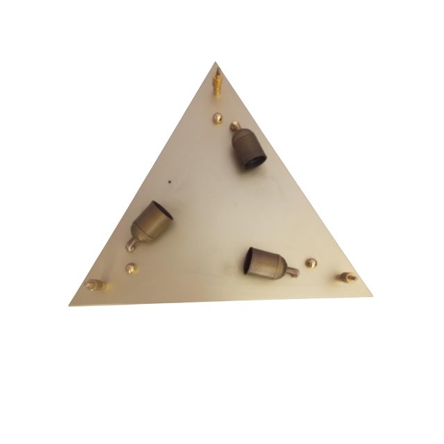 This lamp features an equilateral triangular shape (57 x 57 x 57 cm x h 15 cm), with soft, slightly curved lines that...