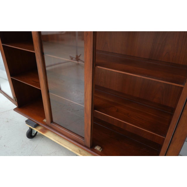 1960s Henkel Harris Cherry China Cabinet Top Only For Sale - Image 5 of 12