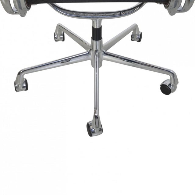 EA-117 Office Chair in Black Mesh from Charles Eames, 2002 For Sale - Image 10 of 17