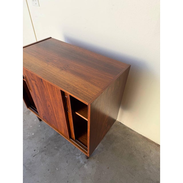 Vintage Danish Rosewood Cabinet With Sliding Doors – MCM Storage Credenza For Sale - Image 4 of 10