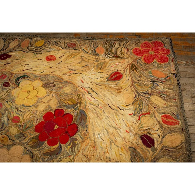 Textile 1880s Beige Floral Classic Folk Art Antique American Hooked Knotted Wool Rug For Sale - Image 7 of 9