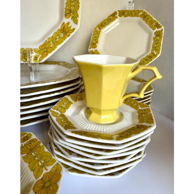 1960s 1960s Independence Ironstone Japan Yellow Bouquet/Yellow Daffodil 43-Piece Dinnerware Set For Sale - Image 5 of 12