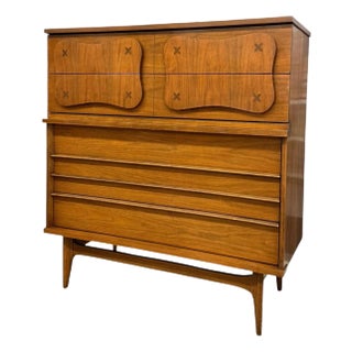 Vintage Bassett Monterey Mid-Century Modern Walnut 5 Drawer Dresser With Rosewood ‘X’ Inlays by Leo Jiranek Circa 1963 For Sale