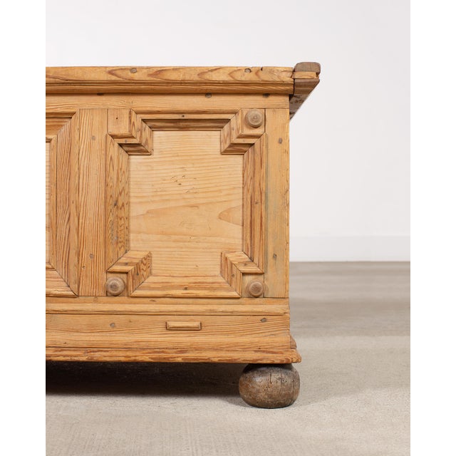 Wood 18th Century Dutch Baroque Style Pine Mule Blanket Chest For Sale - Image 7 of 18
