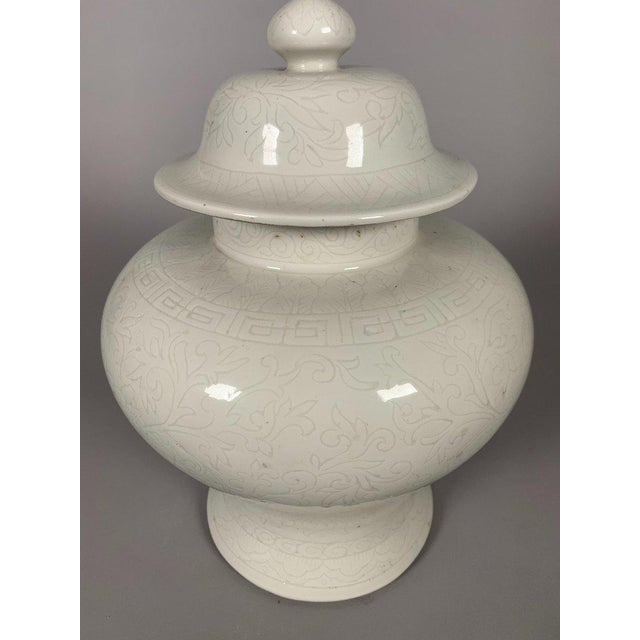 18th Century Porcelain vase from the 18th century, China, Qing Dynasty For Sale - Image 5 of 12