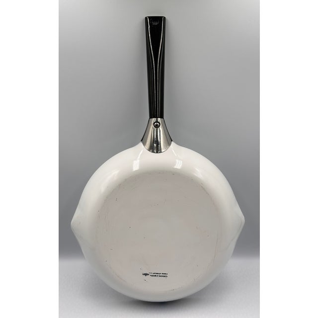 1960s Corning Ware Cornflower Skillet P-910-B 10" & P-908-B 8.5" 3pc Set Without Lids For Sale In Palm Springs - Image 6 of 17