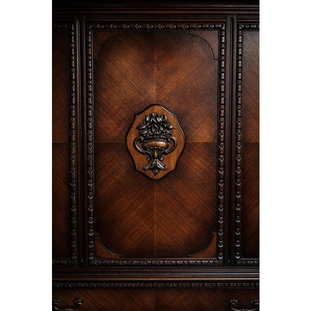 Baker Furniture Company Vintage Baker Furniture Mahogany Cabinet With Bookmatched Veneer & Carved Urn Medallion For Sale - Image 4 of 12