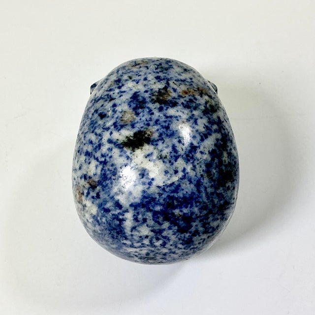 1970s Vintage Abstract Expressionism Boho Chic Hand Carved Blue Speckled Sodalite Skull Sculpture For Sale - Image 6 of 13