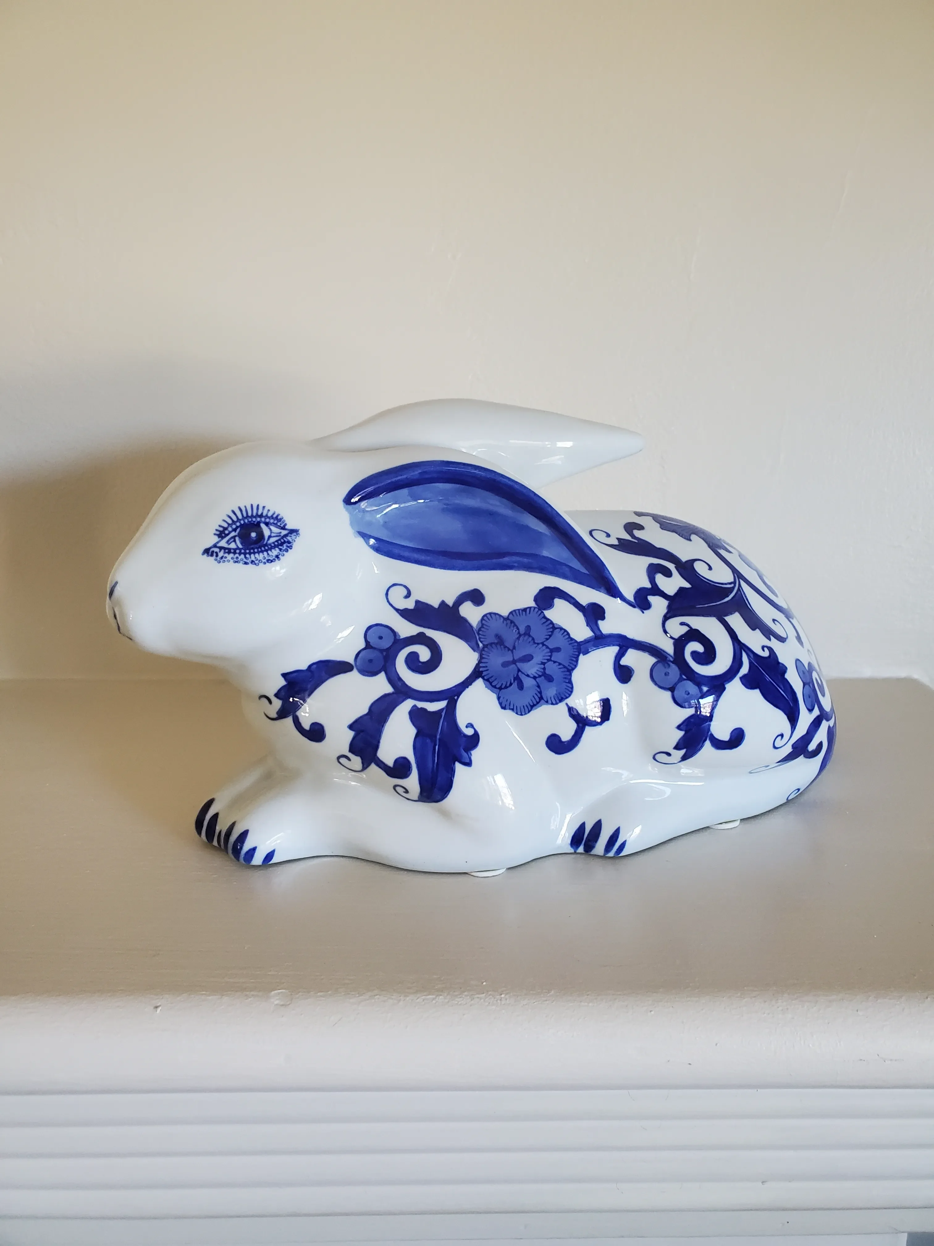 Blue and white rabbit figurines Outlet