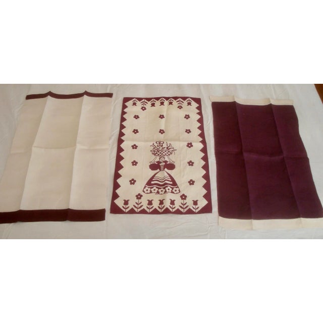 Fabulous group of 3 coordinating vintage hand or fingertip towels for either the bath or kitchen. Circa 1940s. The novelty...