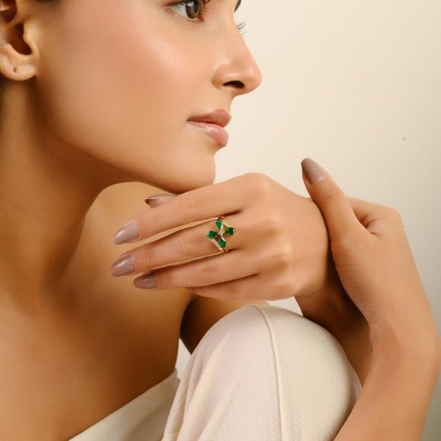 Green Nature-Inspired 14k Gold Motif Emerald Diamond Contemporary Ring Size 6 For Sale - Image 8 of 16