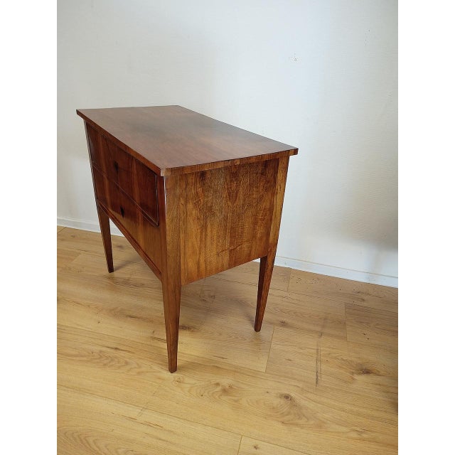 Small Biedermeier Chest of Drawers in Walnut Veneer, 1820 For Sale - Image 10 of 18