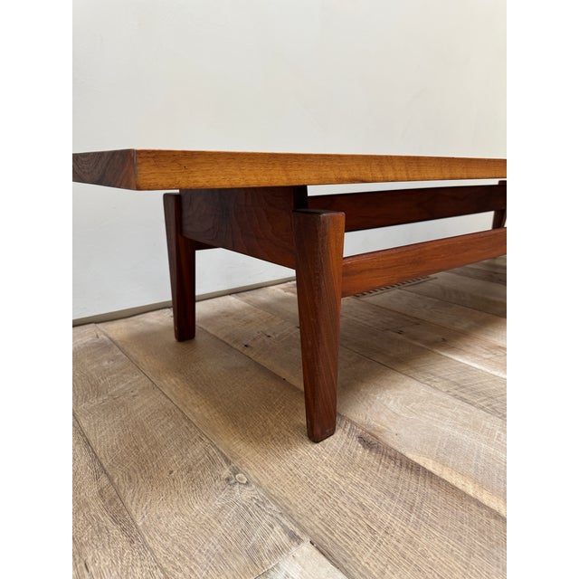 Mid-Century Modern 1950s Mid Century Floating Coffee Table, Model T621 Style Bench For Sale - Image 3 of 12