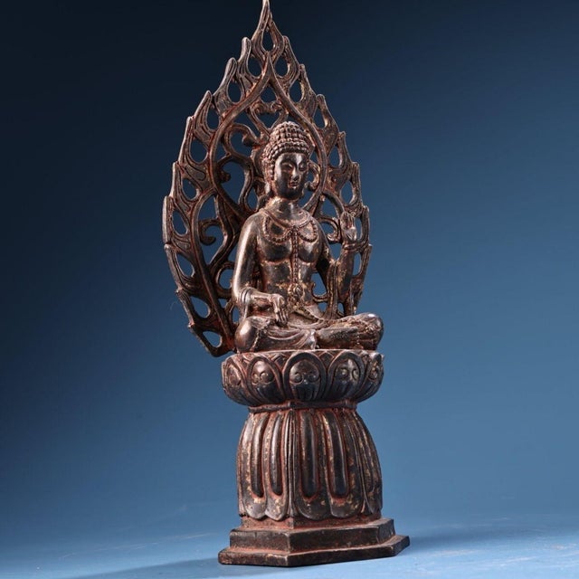 Asian Gilt Copper Guanyin Bodhisattva Statue With Openwork Mandorla Backplate, Lotus Throne For Sale - Image 3 of 10