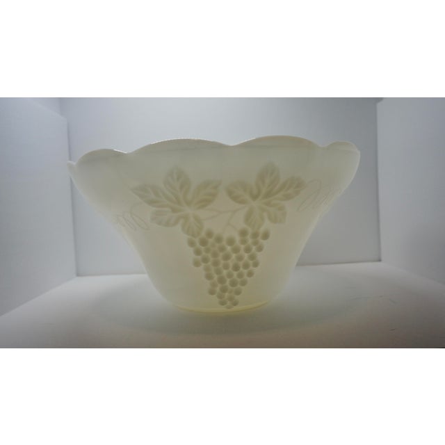 This striking Mid-Century Modern serving bowl features the iconic "Harvest Grape" pattern, rendered in a crisp, opaque...