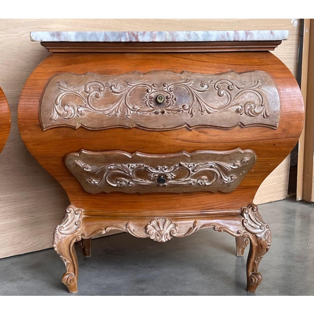 Wood Early 20th Century Pair of Bombé Carved Nightstands with three Drawers and Marble Top, Mariano Garcia For Sale - Image 7 of 18