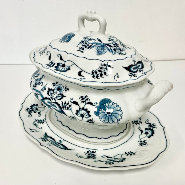 Japanese 1970s Vintage Japanese Chinoiserie Meissen Blue Danube Soup Tureen & Underplate For Sale - Image 3 of 16