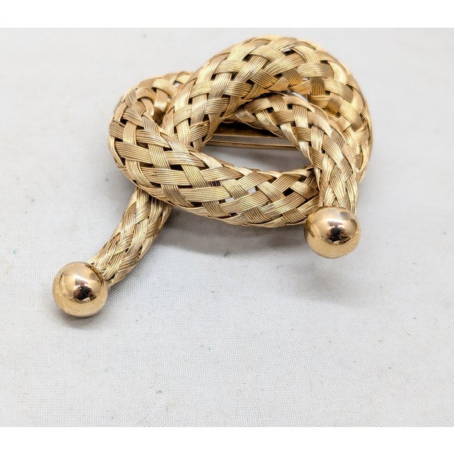 Vintage 1950s Signed Napier Doris Day Goldtone Woven Knot Brooch For Sale - Image 11 of 12