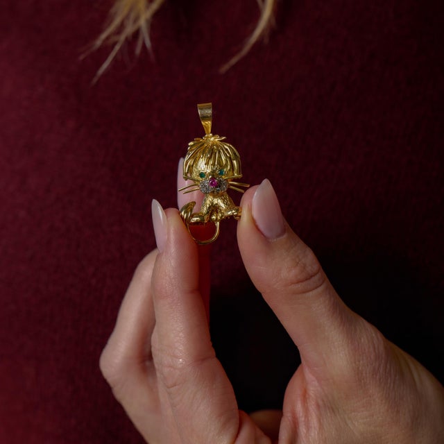 1960s 1960s Mid Century Diamond Ruby Emerald 18k Yellow Gold Lion Pendant For Sale - Image 5 of 6