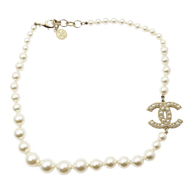 Chanel Gold CC Pearl Short Pearl Necklace For Sale