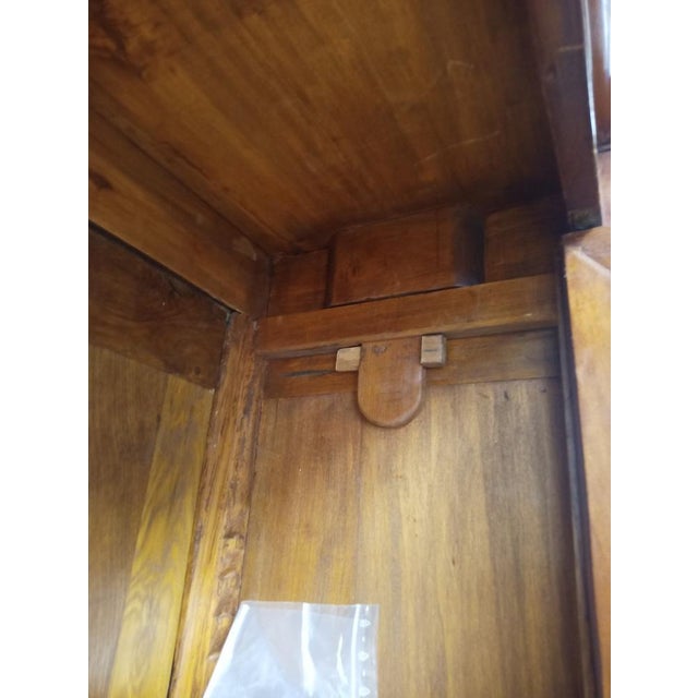 Empire Showcases in Mahogany, Set of 2 For Sale - Image 5 of 17