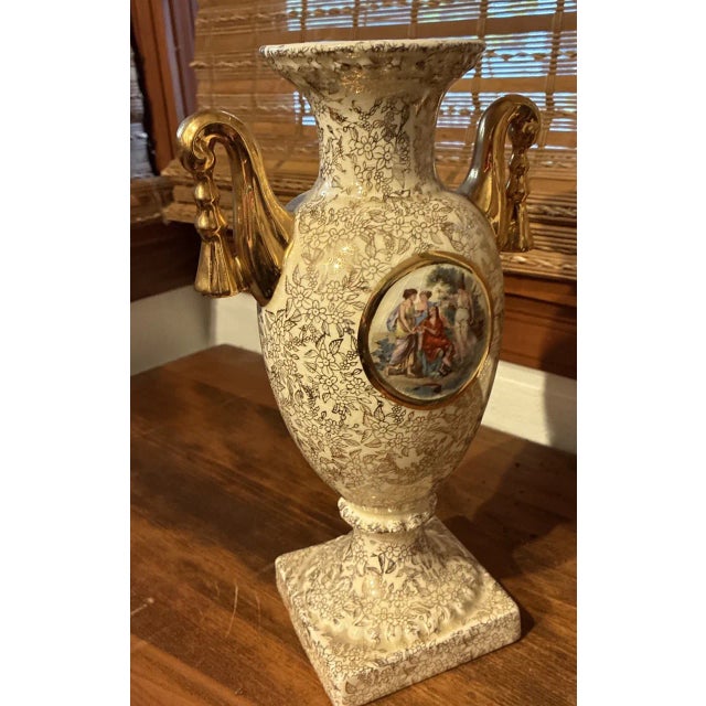 Vintage Empire Shelton Porcelain Pedestal Vase – England, 1930s Showcasing classic English craftsmanship, this vintage...