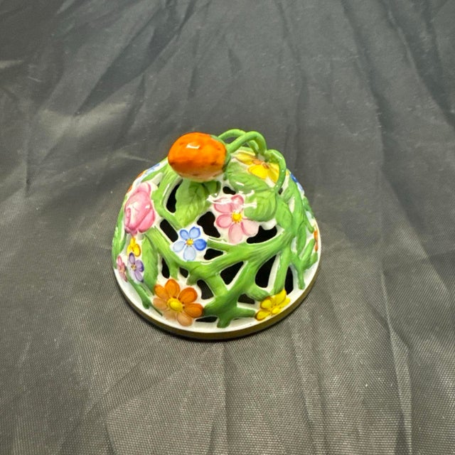 Traditional Vintage Herend Hungary Reticulated Bonbonniere Potpourri Box Strawberry Finial #6214 For Sale - Image 3 of 9