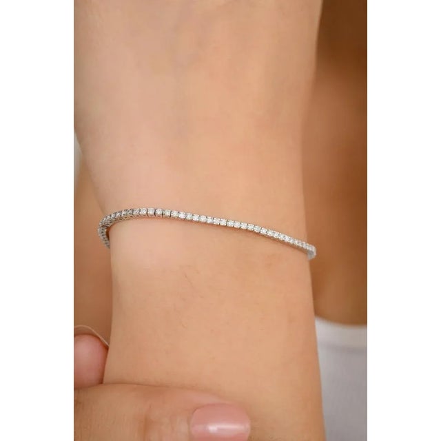 Modern 1.25 Ctw Diamond Sleek Stackable Bracelet Gift for Her For Sale - Image 3 of 12