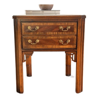 1982 Vintage Lane Altavista Chinese Chippendale Banded Mahogany Side Table For Sale