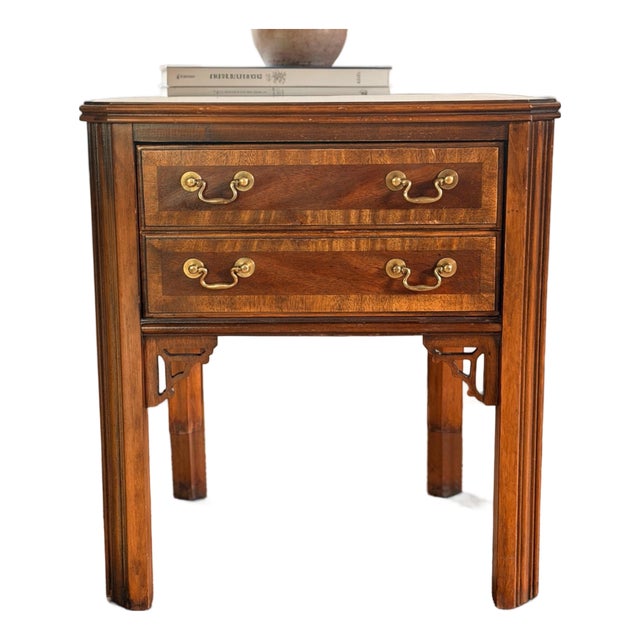 1982 Vintage Lane Altavista Chinese Chippendale Banded Mahogany Side Table For Sale