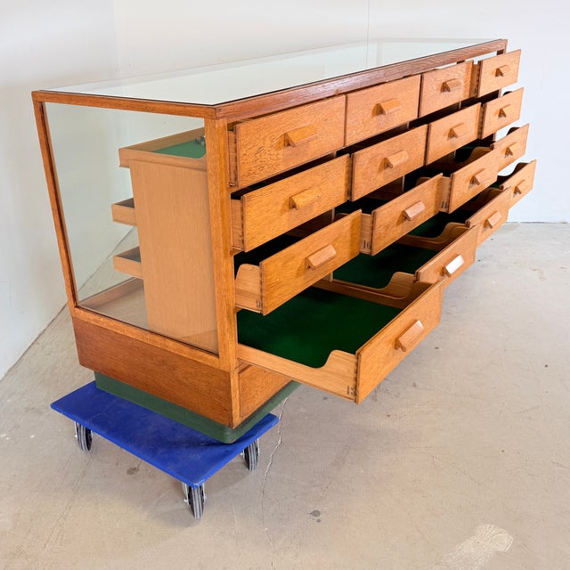 Vintage Oak Display Counter from SLB Stuttgart, 1950s For Sale - Image 9 of 18