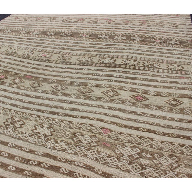 Mid 20th Century Vintage Turkish Kilim With Soft Taupe, Ivory, and Faded Pink Tribal Motifs For Sale - Image 5 of 13
