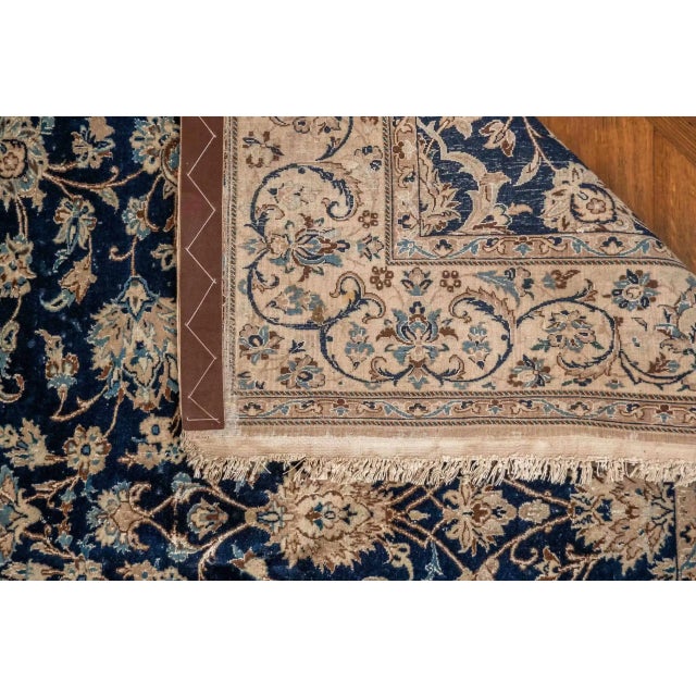 Middle Eastern Rug in Wool For Sale - Image 10 of 11