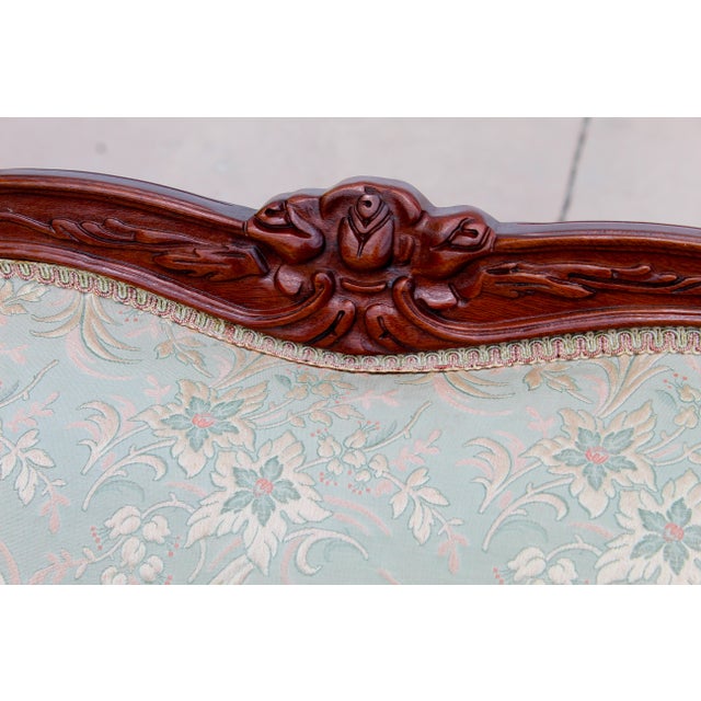 Vintage French Provincial Louis XV Style Sofa / Loveseat Settee by Fogle Furniture Co. – Carved Hardwood Frame & Damask Upholstery For Sale - Image 10 of 16