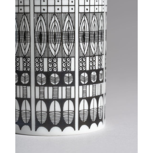 Baumann German Graphic Porcelain Vases by Hans Theo for Rosenthal, 1960s, Set of 2 For Sale - Image 9 of 16