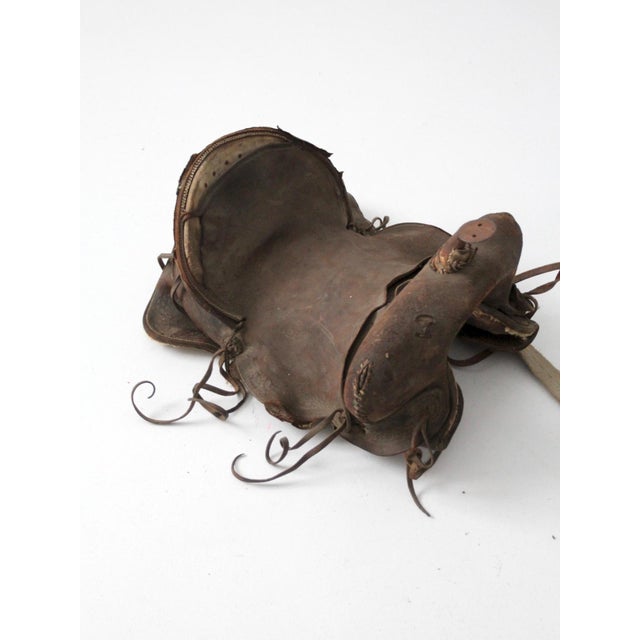 Farmhouse Old Western Leather Saddle Decorative Ranch Decor For Sale - Image 3 of 15