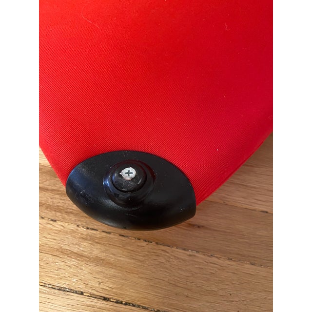 Modern 1980s Wink Chaise Lounge Attributed to Toshiyuki Kita for Cassina in Red Fabric With Black Knobs. For Sale - Image 3 of 3