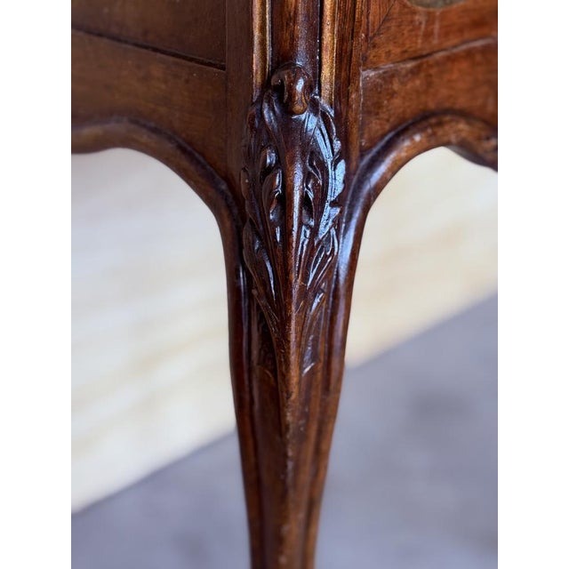 French Walnut Nightstands with Marble Top and Crest, 1890s, Set of 2 For Sale - Image 10 of 12