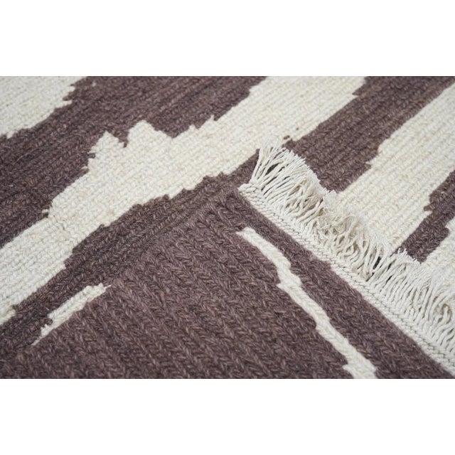 Cream Sumak Rug 6' X 9' For Sale - Image 8 of 11