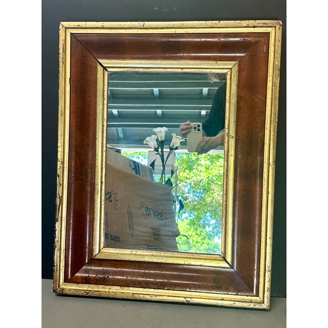 Traditional 19th Century American Empire Mahogany and Gilt Ogee Wall Mirror. For Sale - Image 3 of 10