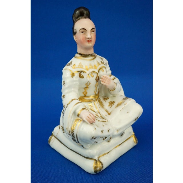 Item : A magnificent perfume bottle, made of polychrome hard-paste porcelain, entirely hand-decorated and finished with...