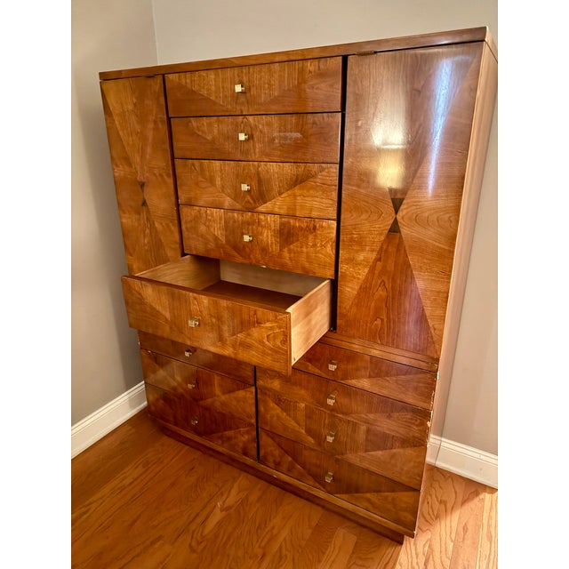 Henredon 1980s Henredon Gentleman's Chest / Highboy Dresser -- Bookmatched Diamond Veneer For Sale - Image 4 of 4