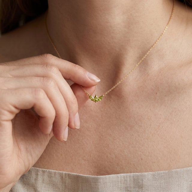 Contemporary Natural Peridot Leaf Necklace | Green Gemstone Jewelry | Dainty Chain Necklace | August Birthstone Necklace Gifts For Sale - Image 3 of 3