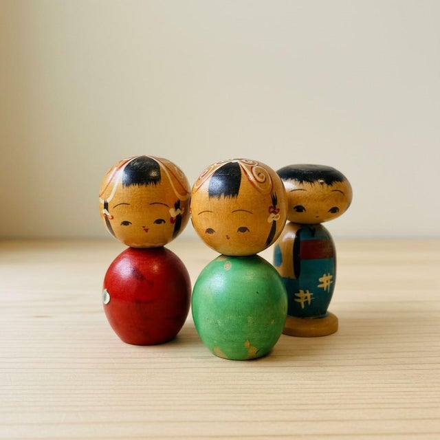 Mid 20th Century Vintage Japanese Miniature Kokeshi Dolls Set 11-Hand Painted Wood-Japan Folk Art For Sale - Image 5 of 10